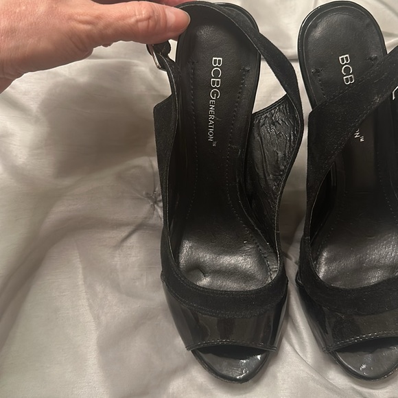 Amazing BCGB like new velvet and leather heels - Picture 2 of 4